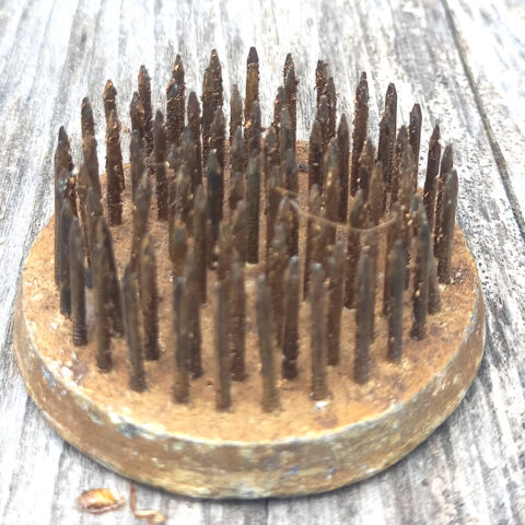 Vintage Flower Frog Round D=55mm Fakir Bed (SANT-014)