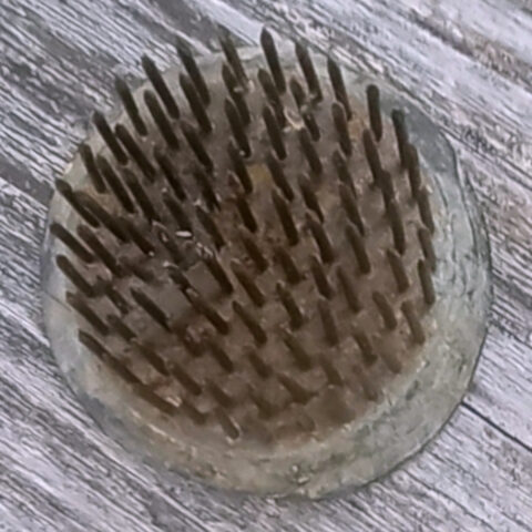 Vintage Flower Frog Round D=50mm Fakir Bed (SANT-015)