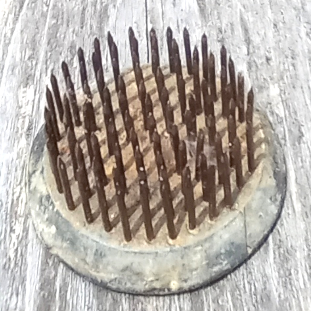 Vintage Flower Frog Round D=50mm Fakir Bed (SANT-015) - Image 3