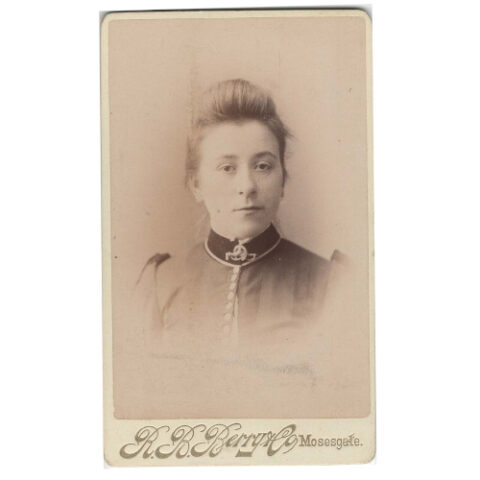 CdV of Young Woman by R B Berry & Co Mosesgate (ANPH-104)