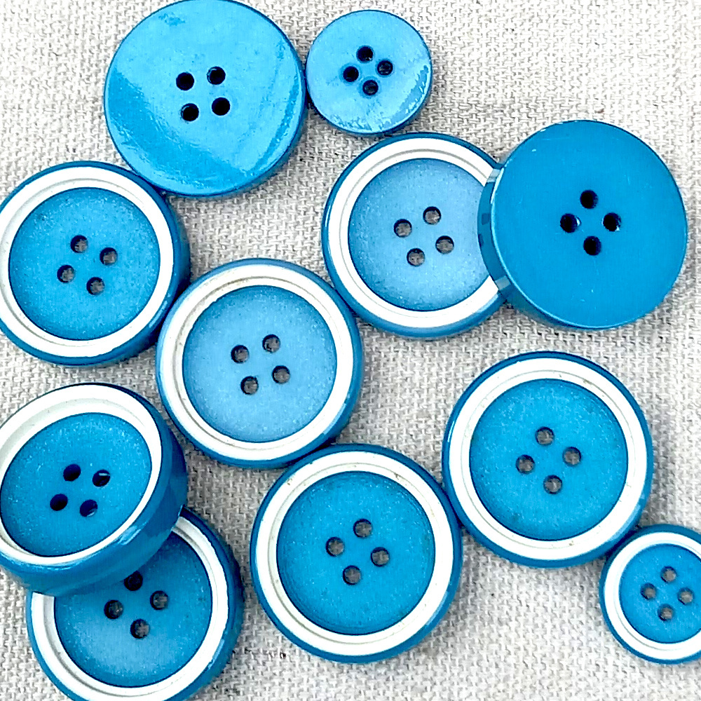 28mm Button Deep-Cyan/White 1970s NOS (BUT-046L) - Image 3