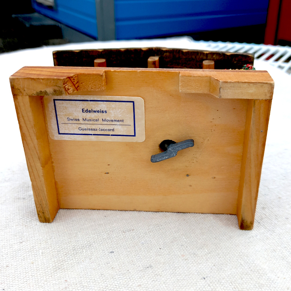 Swiss Chalet Music Box by Gueissaz Jaccard (MISC-022) - Image 4