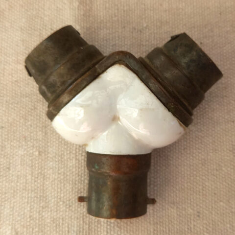 B22 Ceramic Adapter Double Socket (ANTV-132)