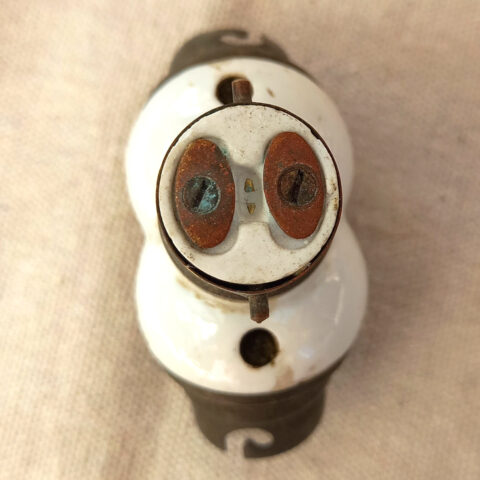 B22 ceramic double socket adapter splitting one bayonet light fitting into two bulbs