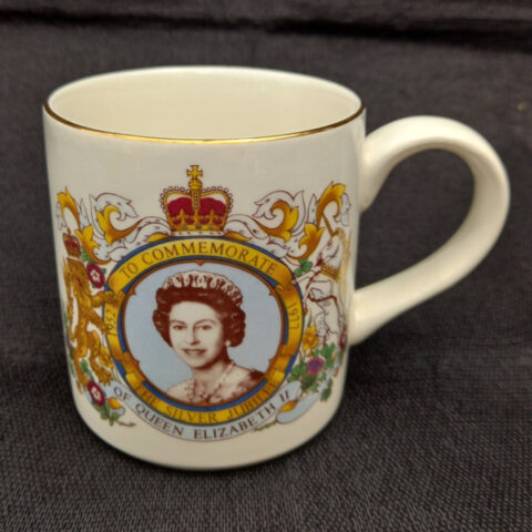 1977 Queen Elizabeth II Silver Jubilee Mug by Midwinter (SANT-025)