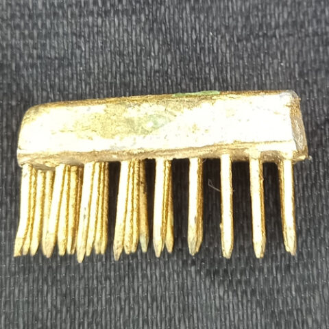 Small vintage metal fakir bed flower frog with sharp pins for holding stems, 20x42mm.