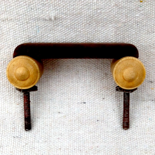 Art Deco marbled tan and cream Bakelite pull handle with decorative cream roundels, 57mm centre-to-centre fixing.