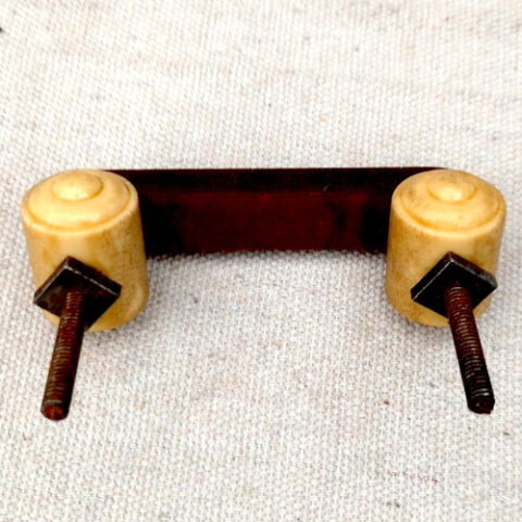 Art Deco marbled tan and cream Bakelite pull handle with decorative cream roundels, 57mm centre-to-centre fixing.