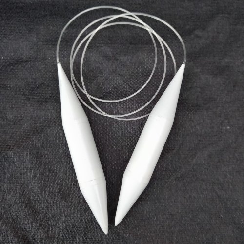 25mm circular knitting needle with 1.5 metre flexible cable for chunky yarn knitting, blankets, and oversized knitwear projects.