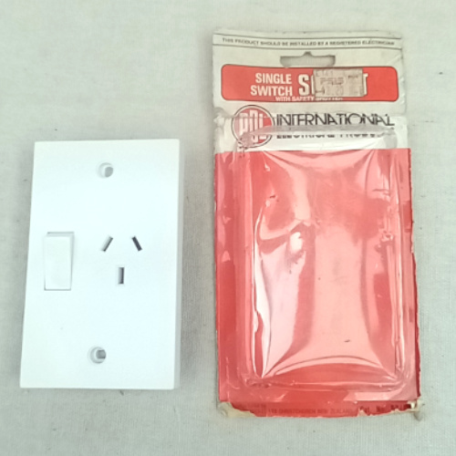 Vintage white single power socket by PDL with classic period design.