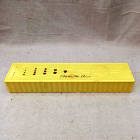 Vintage plastic knitting needle box by Continental Plastics Pty Ltd Melbourne