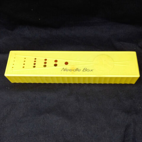 Vintage Plastic Knitting Needle Box by Continental Plastics Pty Ltd Melbourne (KNIT-013)
