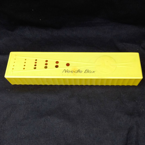 Vintage plastic knitting needle box by Continental Plastics Pty Ltd Melbourne