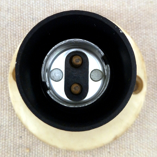 Vintage PDL B22 batten lampholder with bayonet bulb fitting for retro lighting.