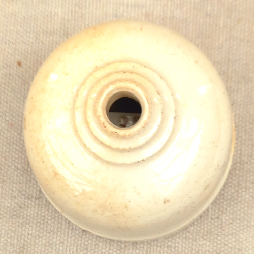 1920s vintage British vitreous ceramic ceiling rose with original period design