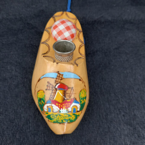 Vintage Dutch Clogs Wall Hanging Needle, Pin & Thimble Holder (MIS-056)
