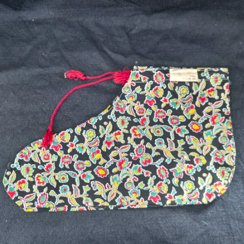 NOS vintage cotton travel shoe bag with original label and retro floral floral pattern