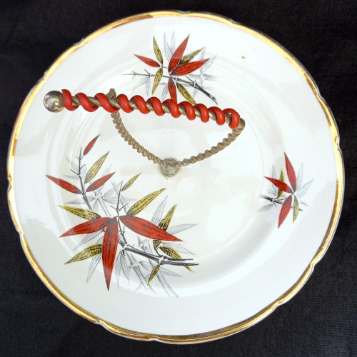 Retro one tier cake stand with handle by Mayell