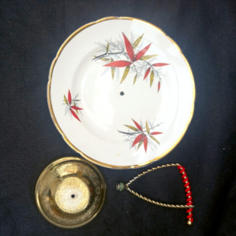 Retro one tier cake stand with handle by Mayell
