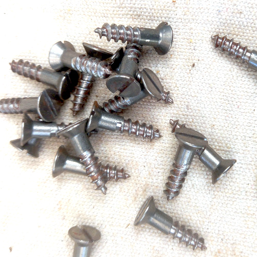 Single #11 x 1″ (5.5x25mm) vintage NOS slotted steel countersunk wood screw
