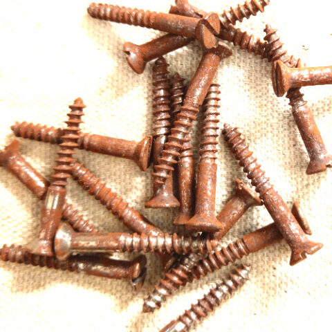 #7 x 1-1/4″ (3.8x32mm) Vintage Rusty NOS Slotted Steel Countersunk Wood Screw (ANTS-038)