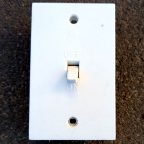 Vintage PDL 500V 60A switch with white Bakelite housing