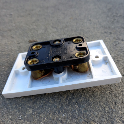 Vintage PDL 500V 60A switch with white Bakelite housing