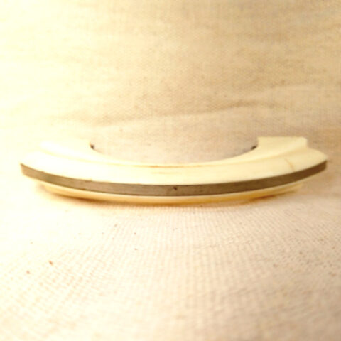 Art Deco Ivory Plastic Pull Handle with Chrome Strip 77mm C/C (ANTR-146)
