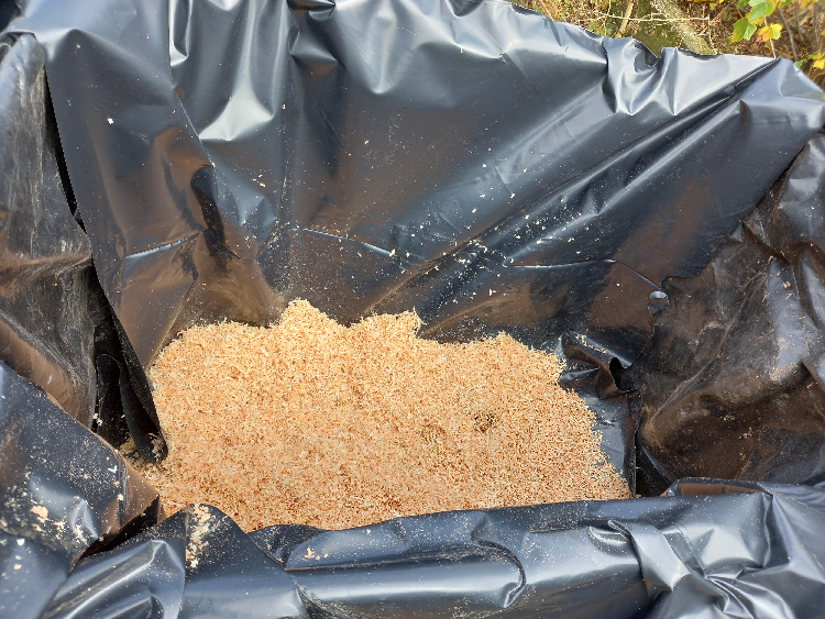Plastic-lined fermentation bin for composting garden waste and invasive weeds
