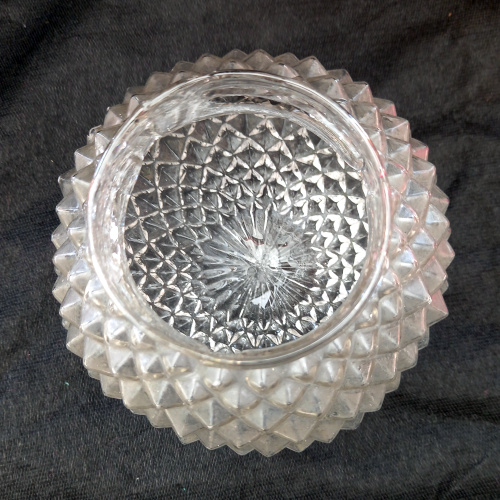 Retro globe light shade in textured clear glass with screw-in fitting