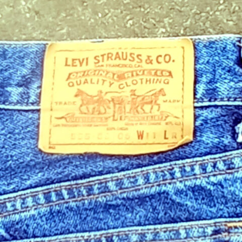 Vintage New Zealand-made Levi’s 555 straight leg jeans size 11R with red lowercase e tab
